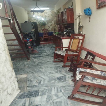 SE VENDE CASA EN EL CENTRO...