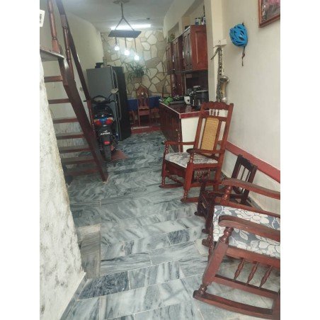 SE VENDE CASA EN EL CENTRO...